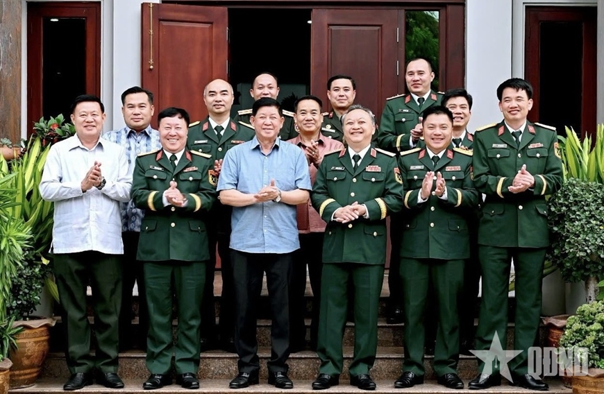 Binh đoàn 15 thăm, chúc Tết Bunpimay và tăng cường hợp tác tại Lào