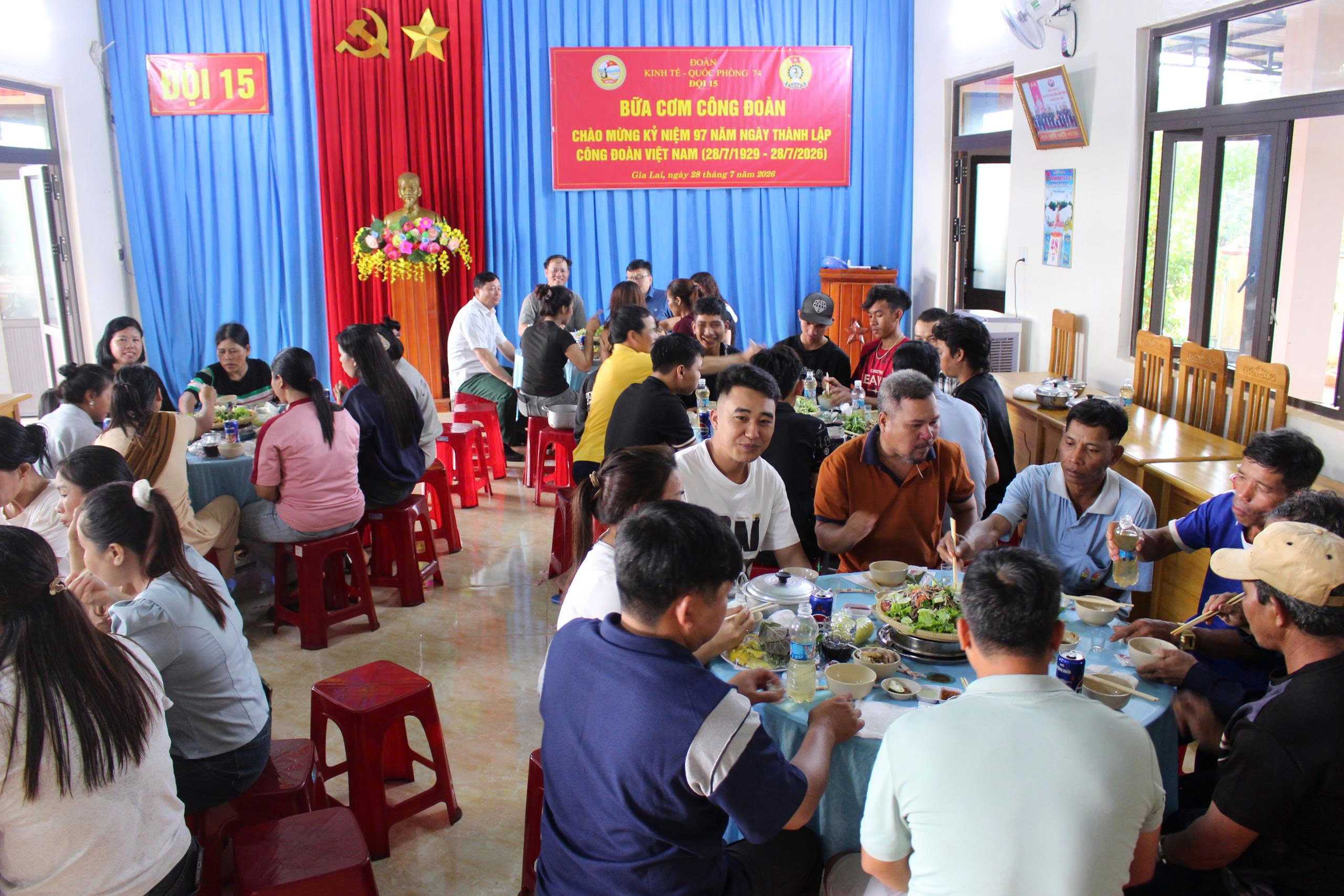 Đoàn Kinh tế - Quốc phòng 74 tổ chức “Bữa cơm công đoàn” năm 2026