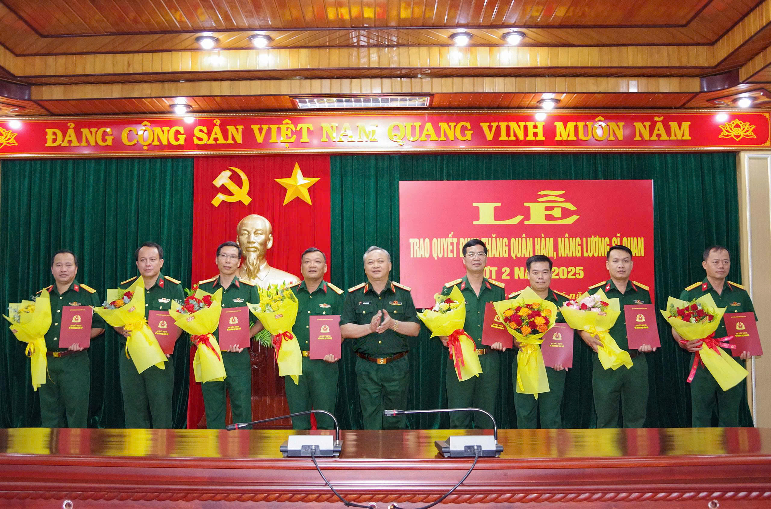 Binh đoàn 15 công bố và trao quyết định phong, thăng quân hàm sĩ quan đợt 2 năm 2025