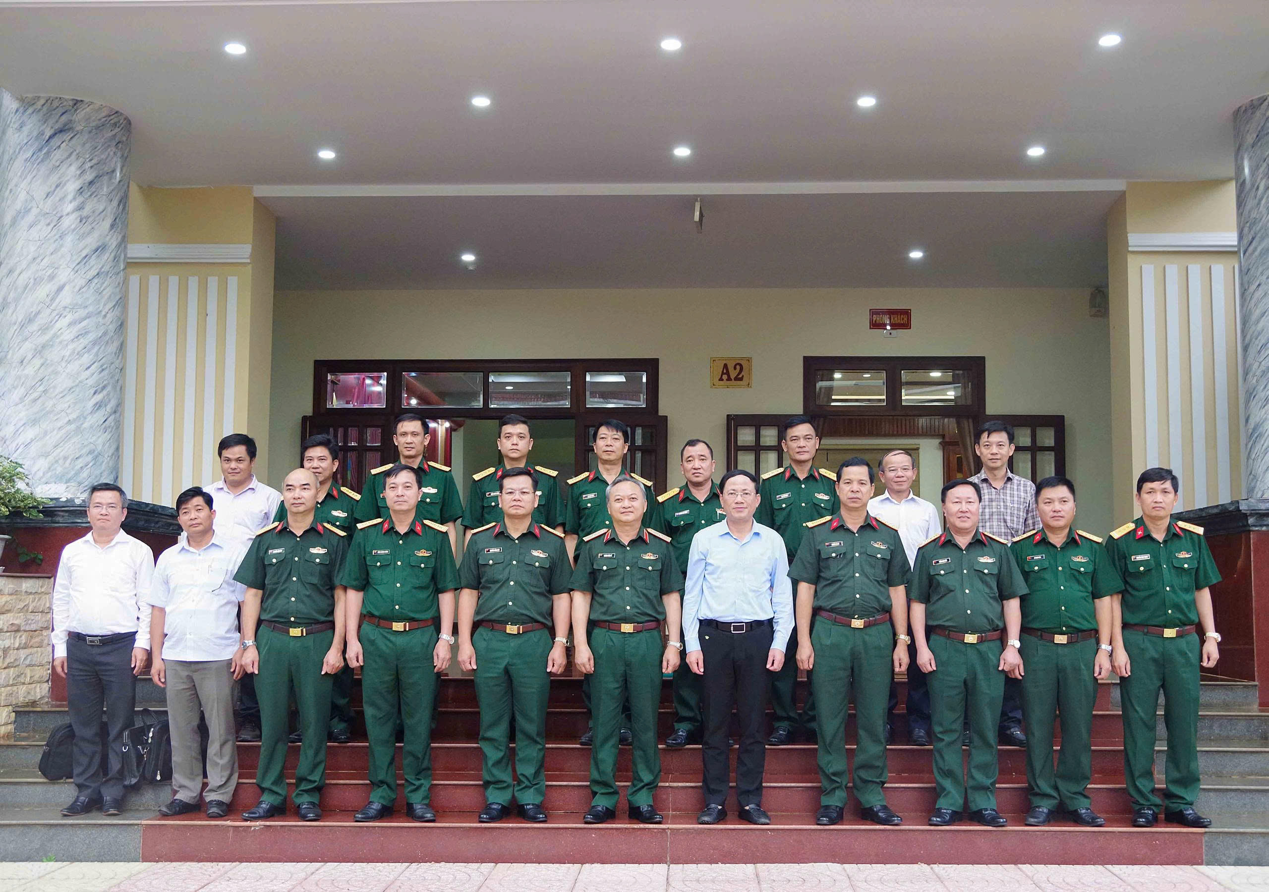 Đồng chí Phạm Anh Tuấn - Phó Bí thư Tỉnh ủy, Chủ tịch UBND tỉnh thăm và làm việc với Binh đoàn 15