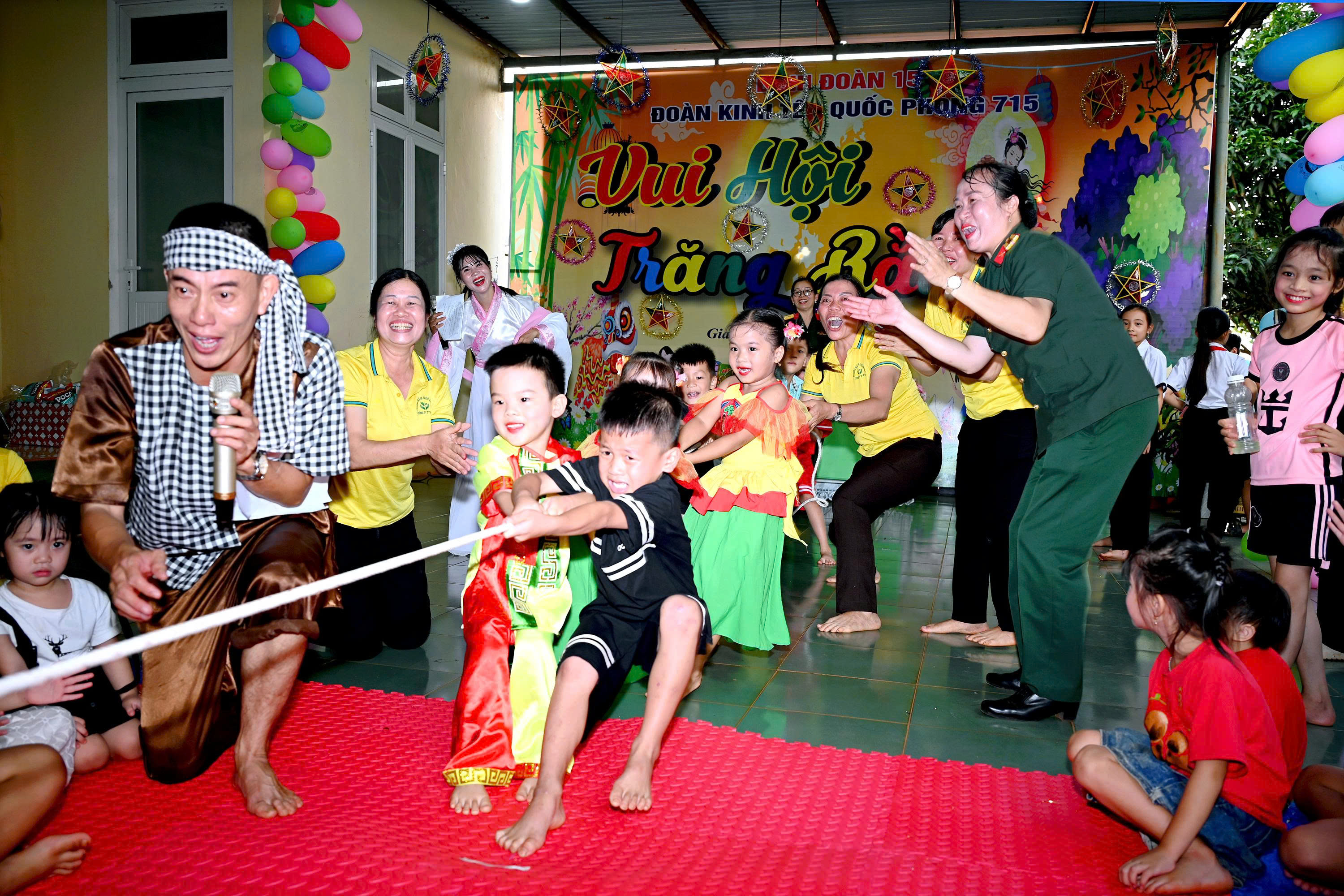 Đoàn KT-QP 715 tổ chức chương trình “Vui hội Trăng rằm” cho thiếu nhi vùng biên