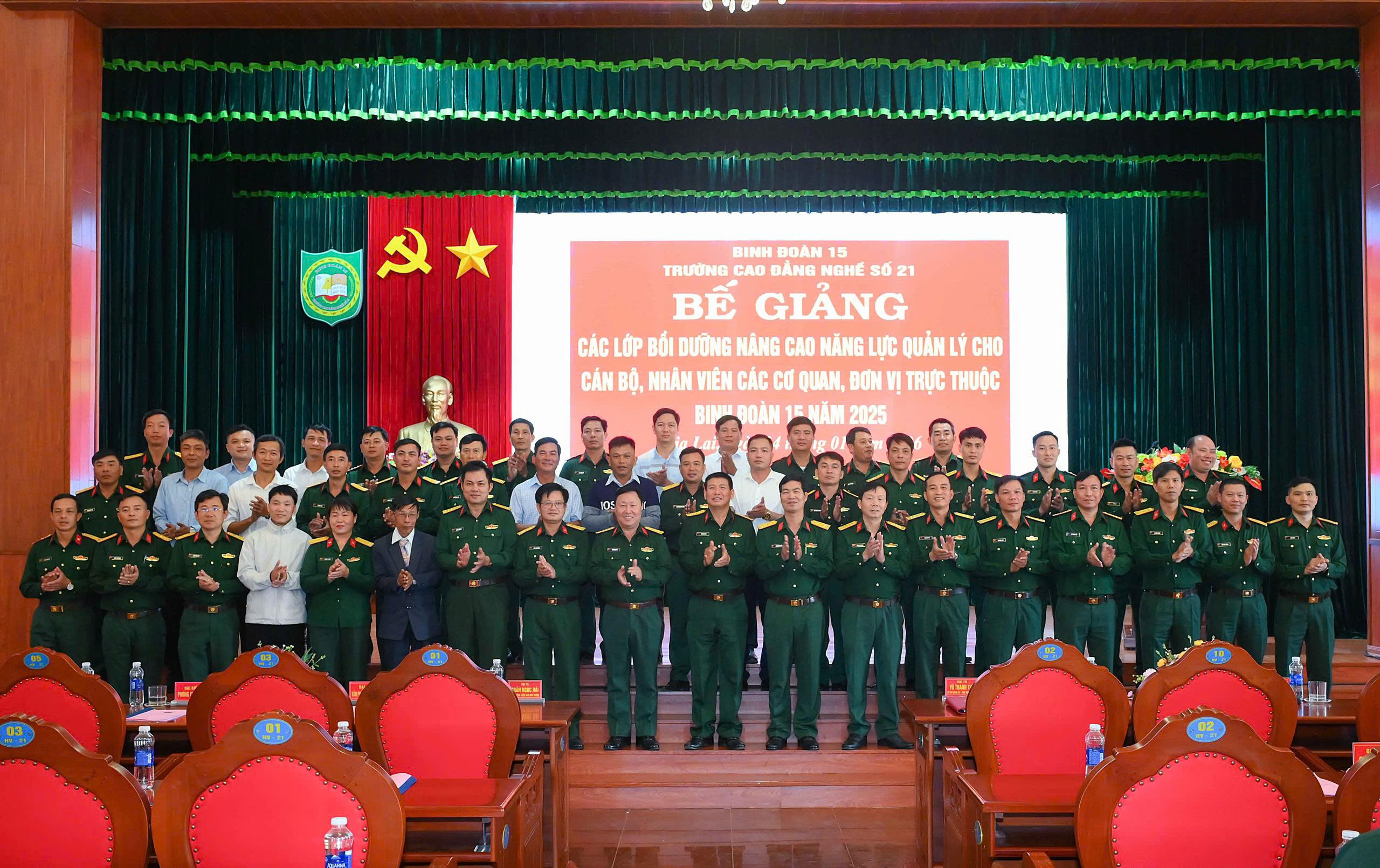 Bế giảng các lớp bồi dưỡng nâng cao năng lực cán bộ, nhân viên Binh đoàn 15