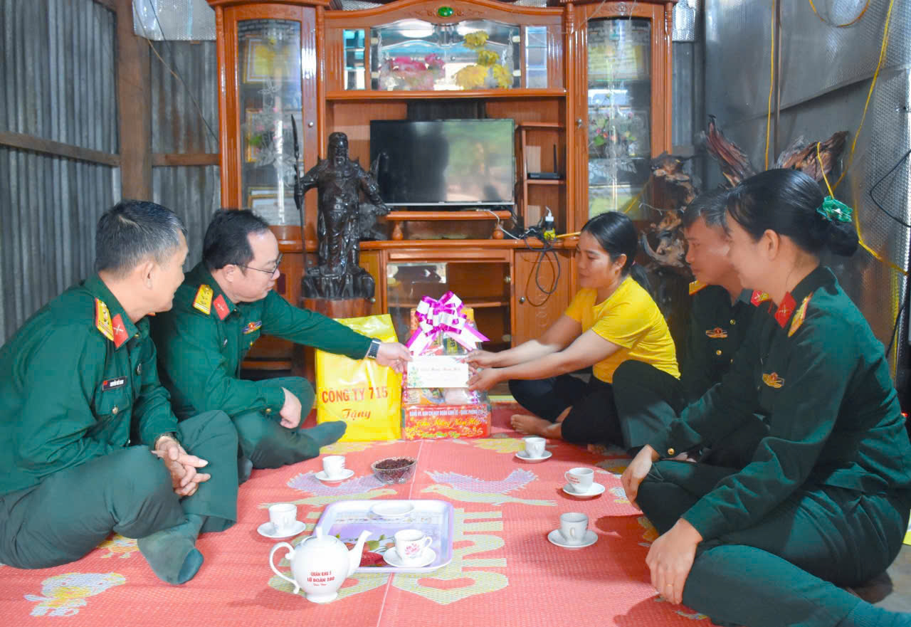 Đoàn KT-QP 715 chăm lo cán bộ, chiến sĩ, người lao động và gia đình chính sách dịp Tết Bính Ngọ 2026