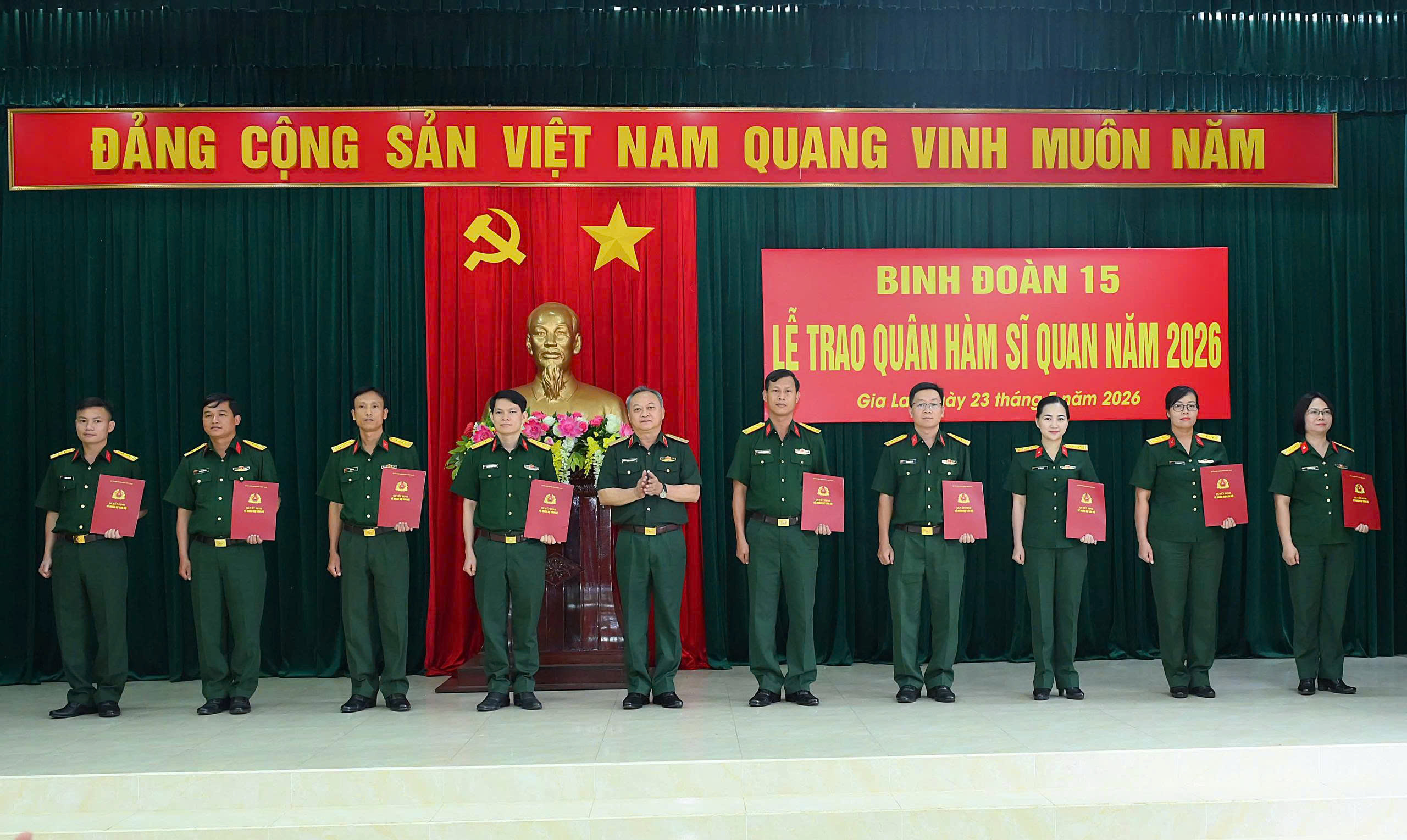 Bộ Tư lệnh Binh đoàn 15 trao quyết định phong, thăng quân hàm sĩ quan đợt 1 năm 2026