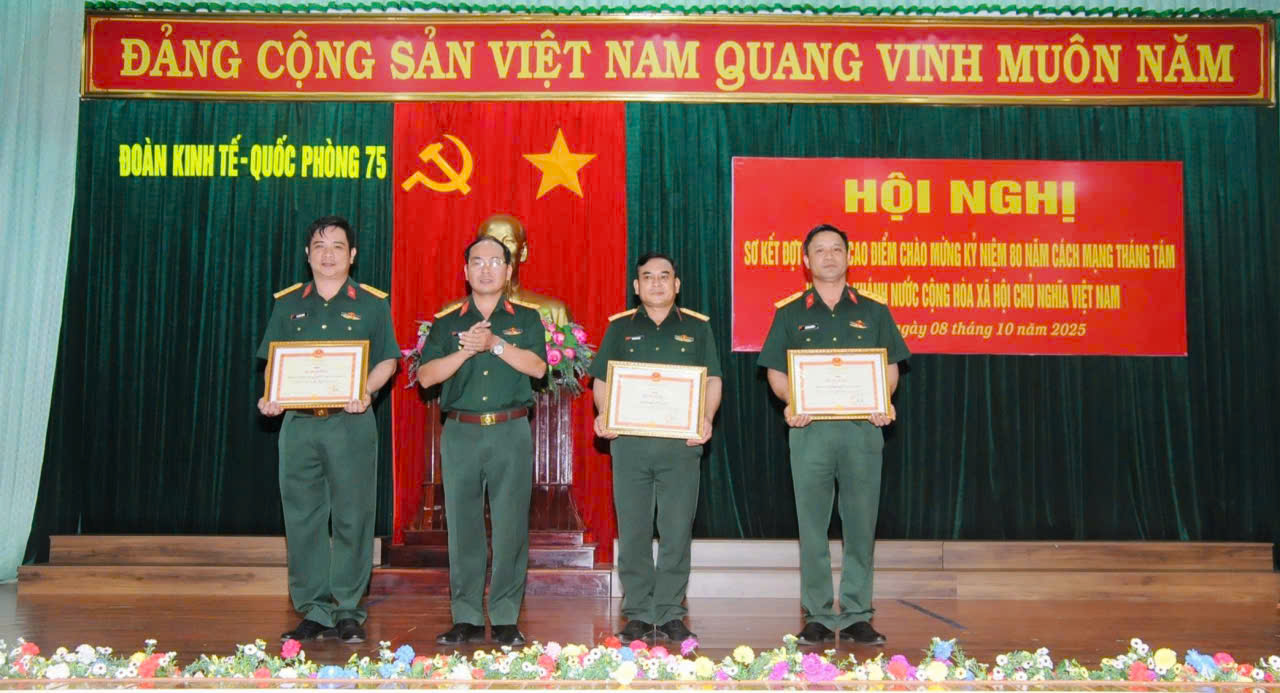 Đoàn Kinh tế - Quốc phòng 75 tổ chức Hội nghị trao quyết định điều động, bổ nhiệm và sơ kết đợt thi đua cao điểm