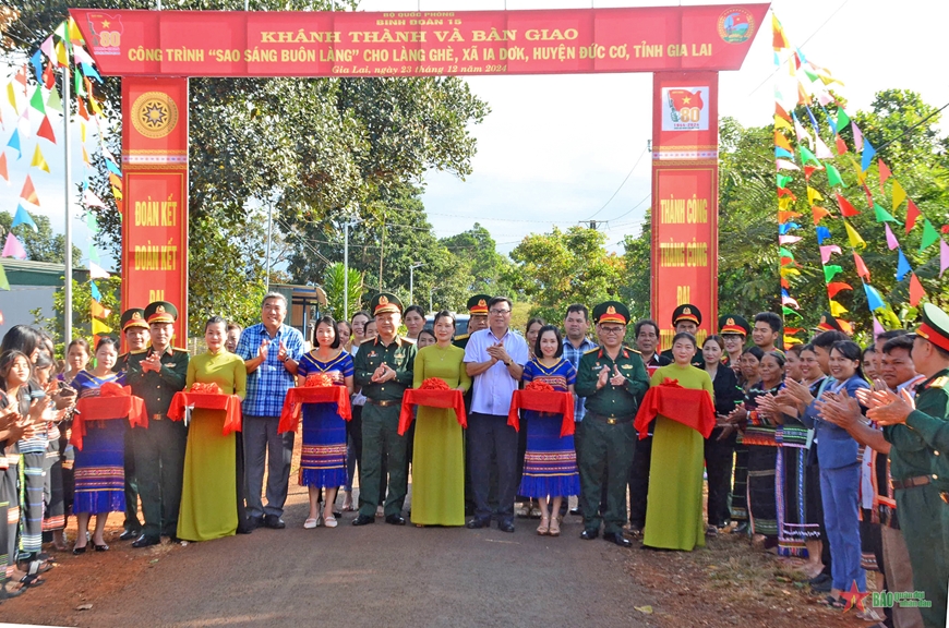 Bàn giao 3 công trình “Sao sáng buôn làng” tại Gia Lai
