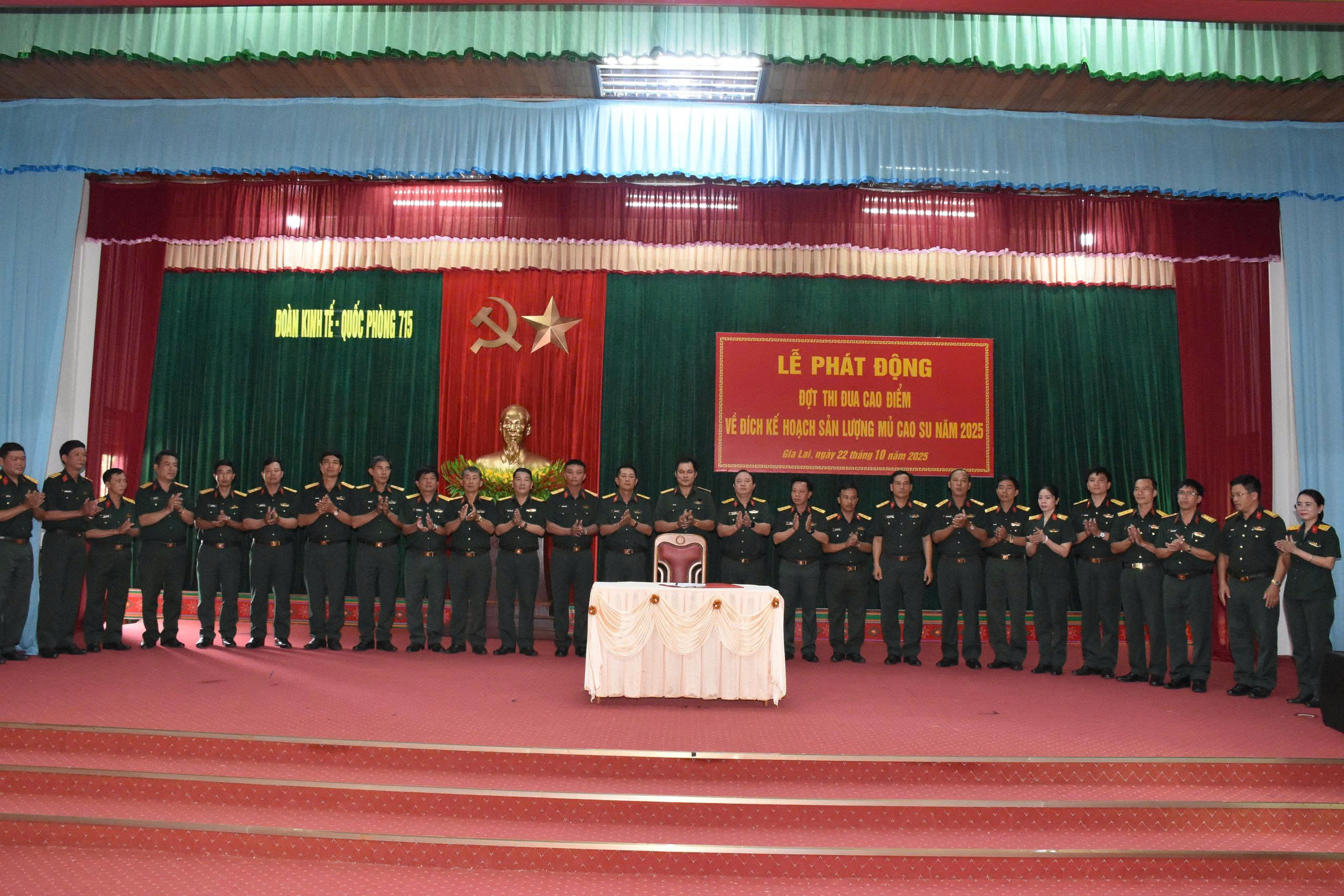 Đoàn KT-QP 715 phát động đợt thi đua cao điểm “Về đích kế hoạch sản lượng mủ cao su năm 2025”