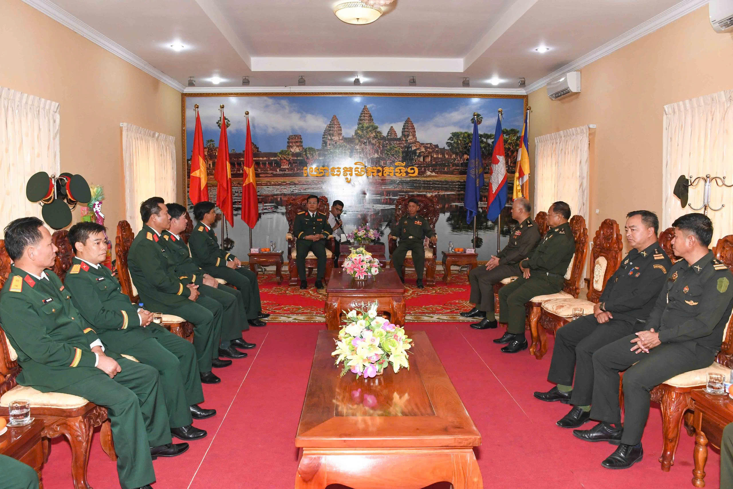 Binh đoàn 15 thăm, chúc Tết cổ truyền Chôl Chnăm Thmây tại Campuchia