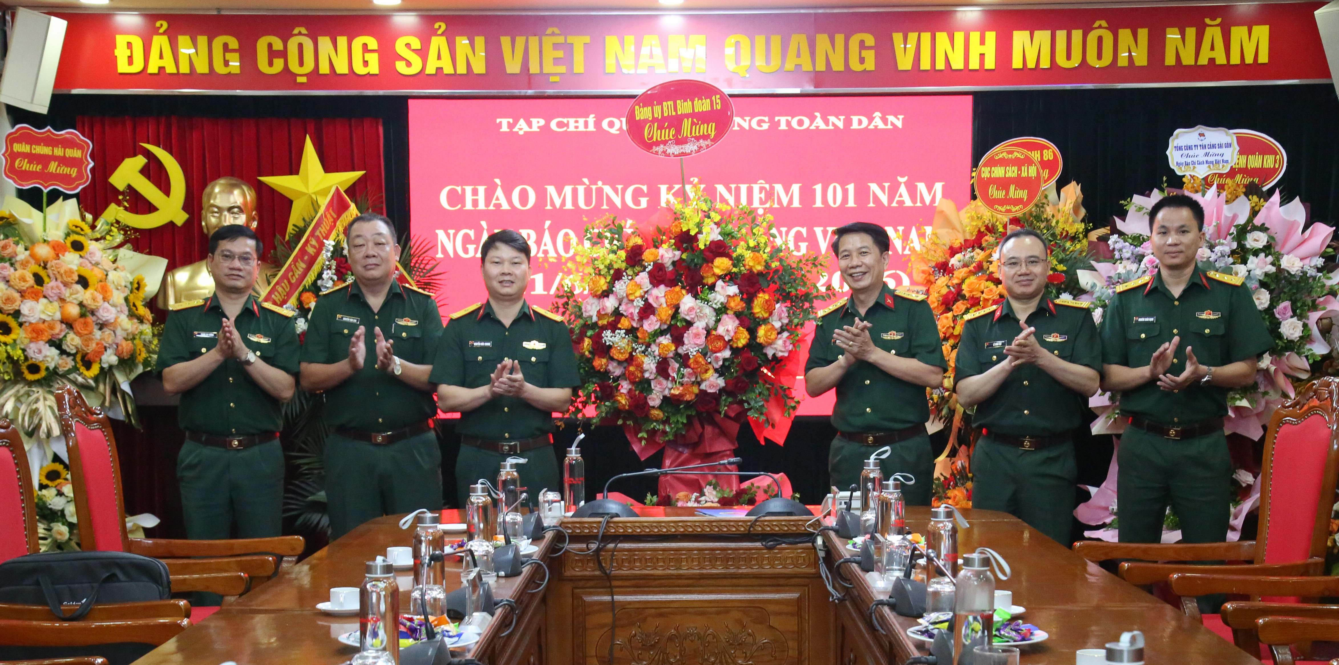 Binh đoàn 15 thăm, chúc mừng các cơ quan Báo chí nhân kỷ niệm 101 năm Ngày Báo chí Cách mạng Việt Nam