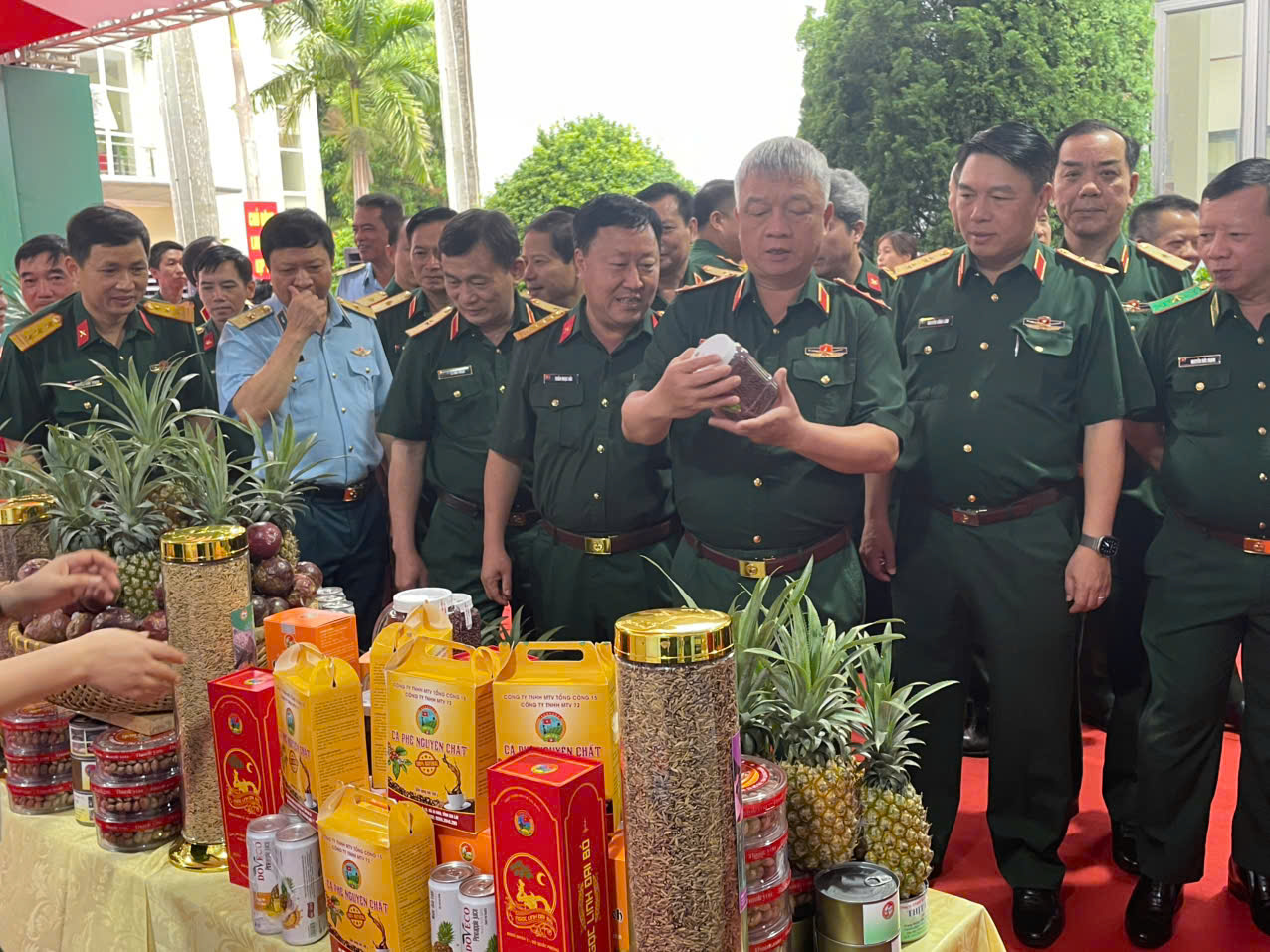 Binh đoàn 15 giới thiệu sản phẩm tiêu biểu tại Hội nghị doanh nghiệp quân đội năm 2026